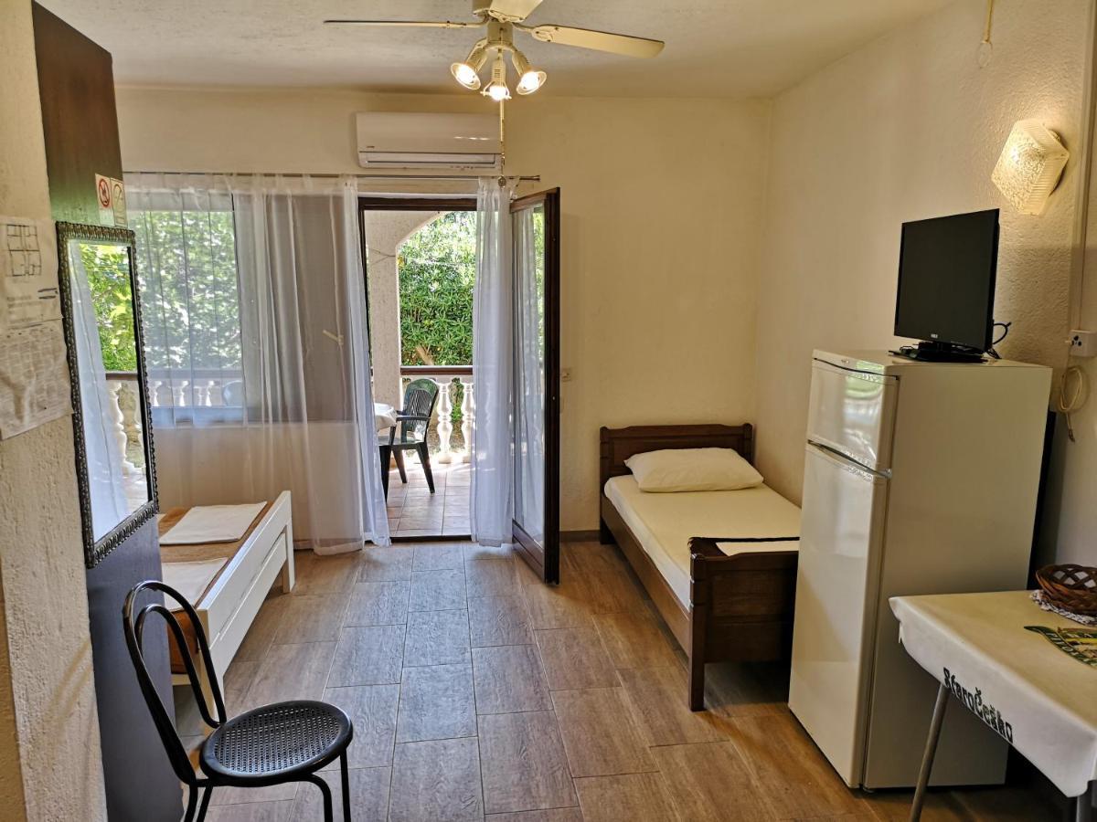 Apartments Mint Povljana - 50M From Sandy Beach Екстериор снимка